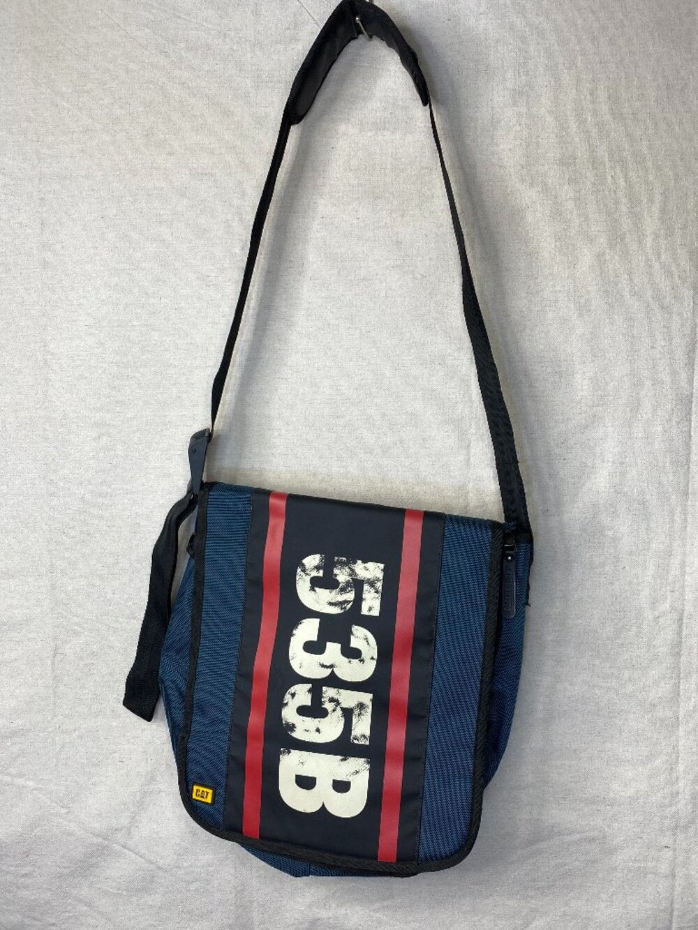 CAT Caterpillar 535B Vertical Messenger Bag Sling Shoulder Briefcase Soft HTF